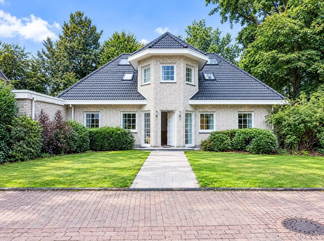 Photo d’annonce livrée d’une maison individuelle avec jardin