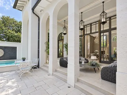 Terrasse couverte d'une villa
