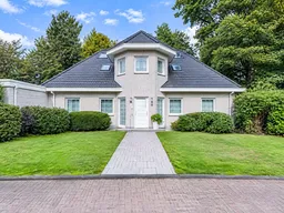 Villa : photo immobilière retouchée